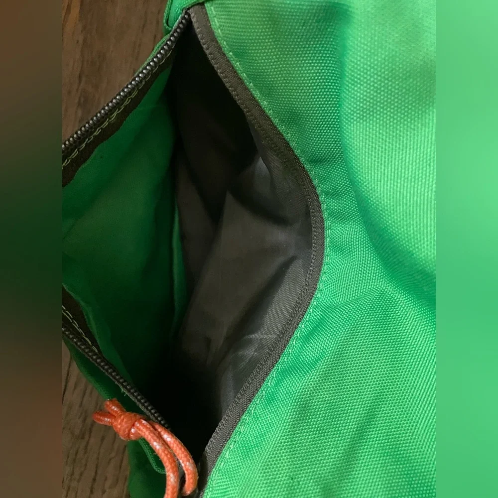 Quechua Green Backpack Durable Everyday Use - Picture 5 of 8